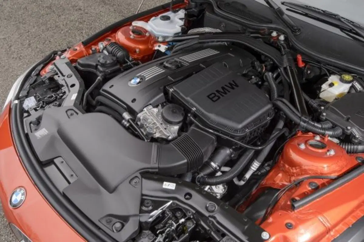 Quale comprare, Confronto: Mercedes SLC 200 Sport Vs BMW Z4 sDrive 20i (2)