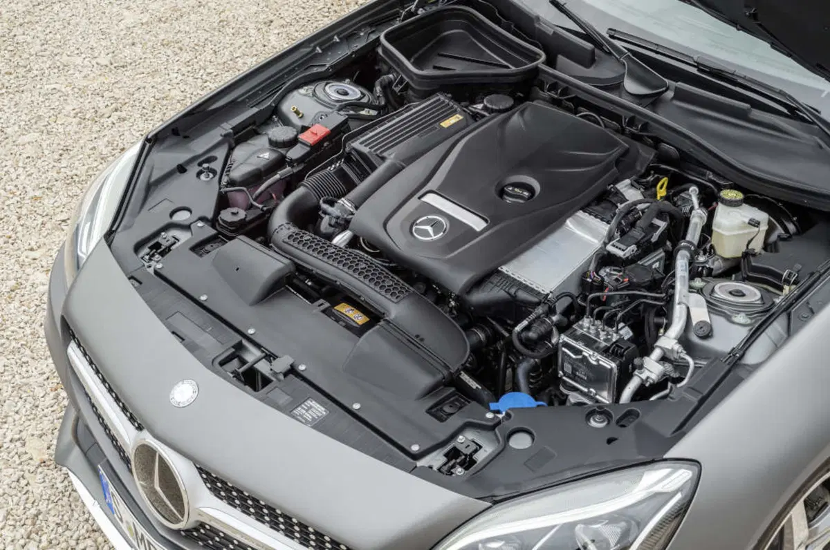 Quale comprare, Confronto: Mercedes SLC 200 Sport Vs BMW Z4 sDrive 20i