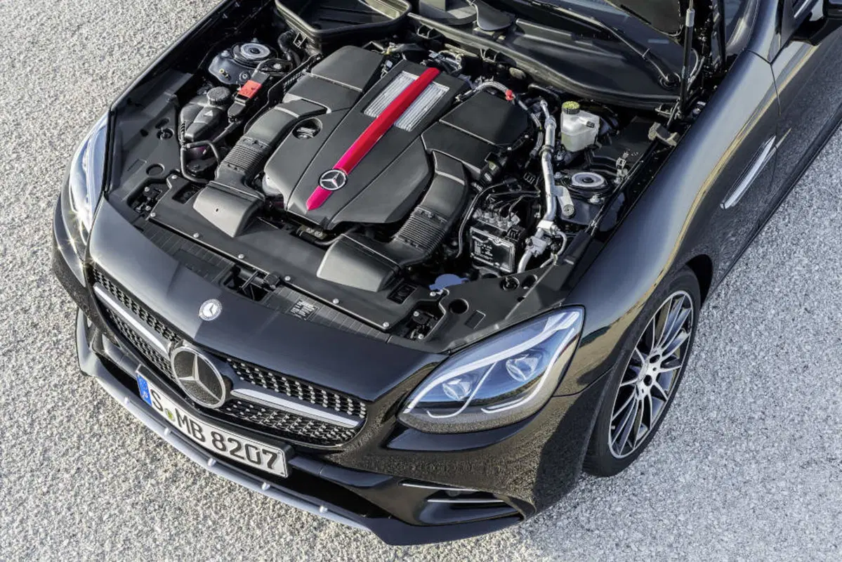 Quale comprare, Confronto: Mercedes SLC 200 Sport Vs BMW Z4 sDrive 20i (4)