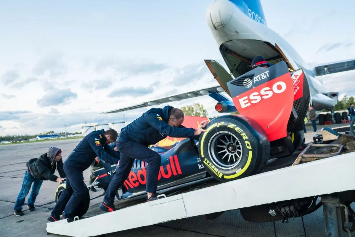 Red Bull: l’incredibile pit stop a gravità zero [Video] (4)