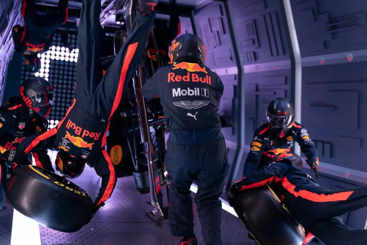 Red Bull: l’incredibile pit stop a gravità zero [Video] (6)