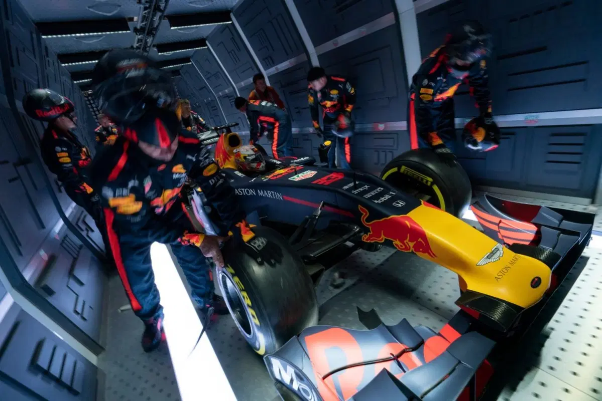 Red Bull: l’incredibile pit stop a gravità zero [Video] (7)