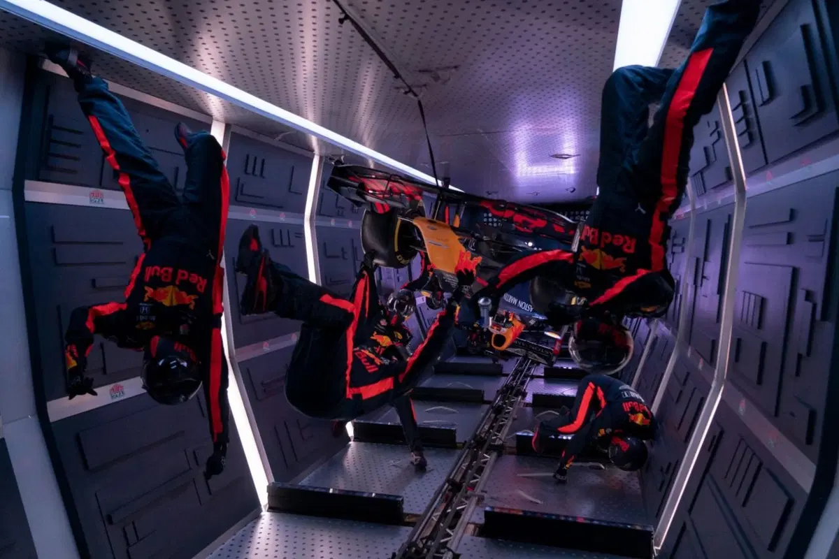 Red Bull: l’incredibile pit stop a gravità zero [Video] (9)