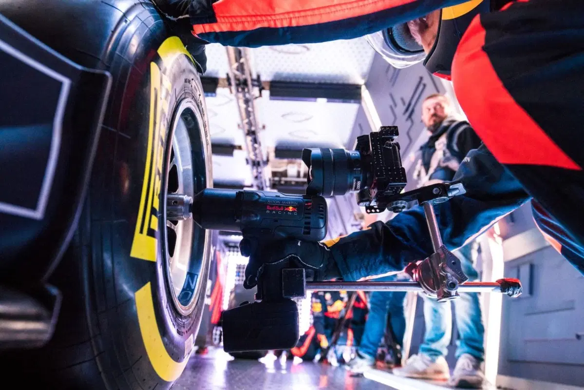 Red Bull: l’incredibile pit stop a gravità zero [Video] (11)
