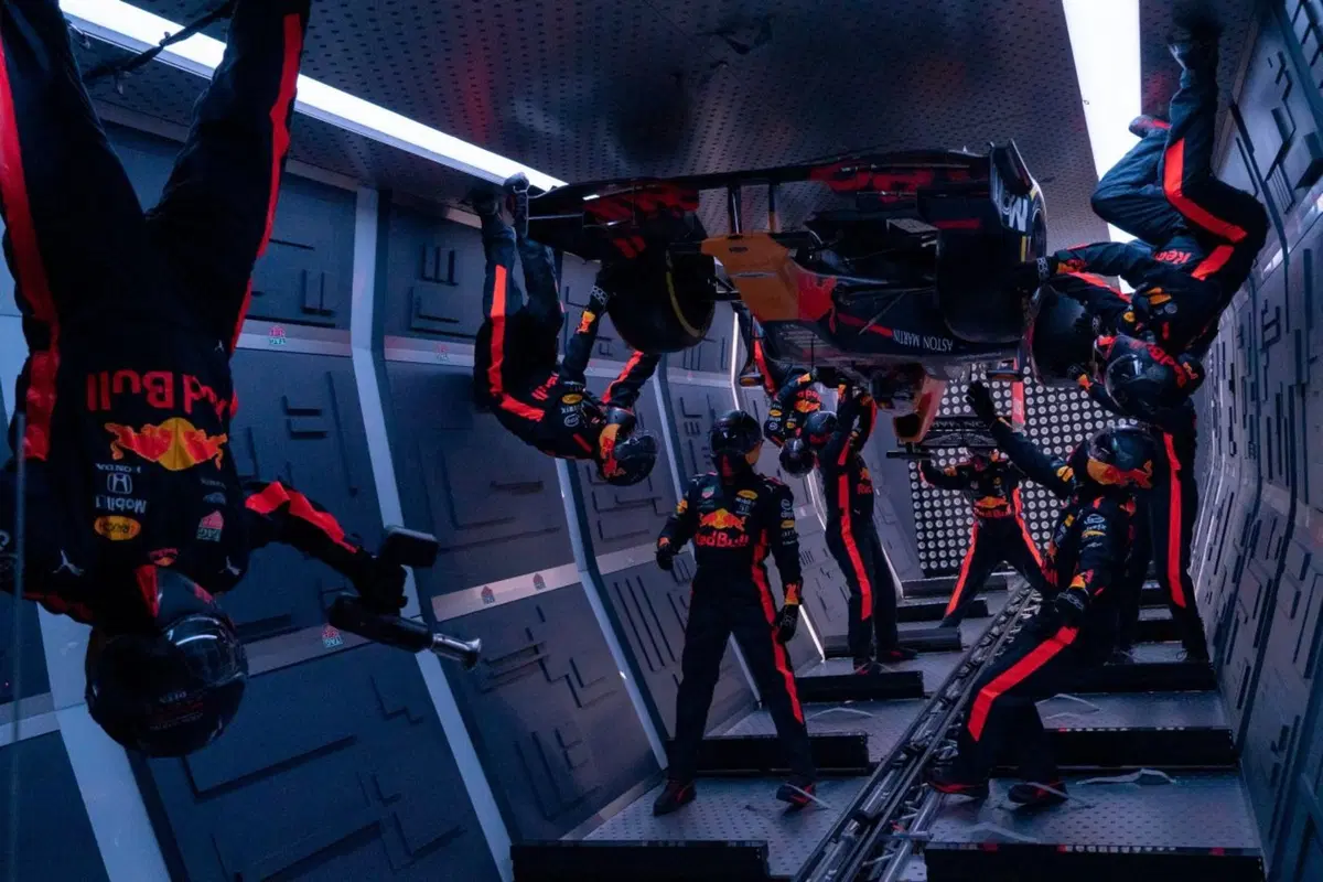 Red Bull: l’incredibile pit stop a gravità zero [Video] (15)