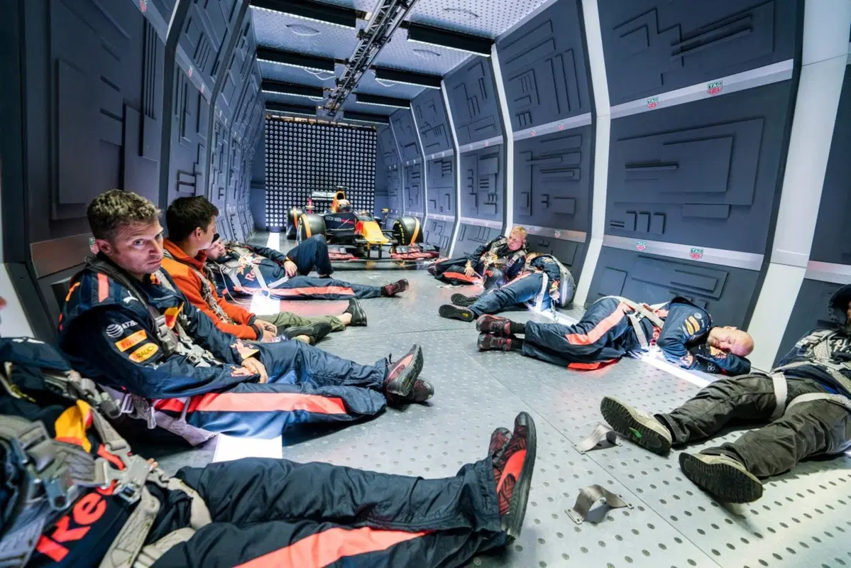 Red Bull: l’incredibile pit stop a gravità zero [Video] (17)