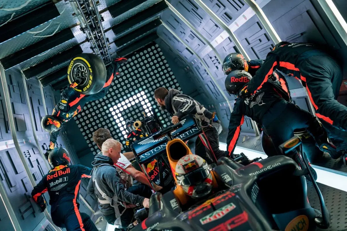 Red Bull: l’incredibile pit stop a gravità zero [Video] (20)