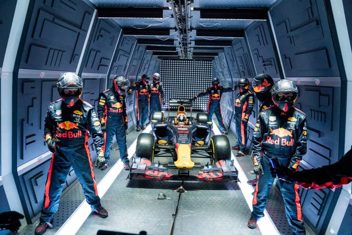 Red Bull: l’incredibile pit stop a gravità zero [Video] (24)