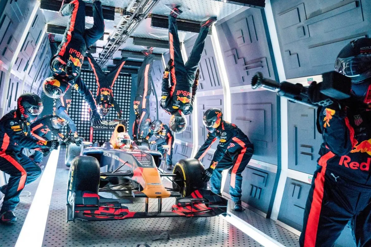 Red Bull: l’incredibile pit stop a gravità zero [Video] (28)