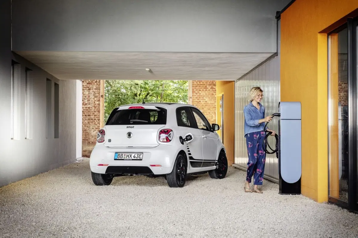 Smart: adesso solo elettrica. I prezzi in Italia (2)