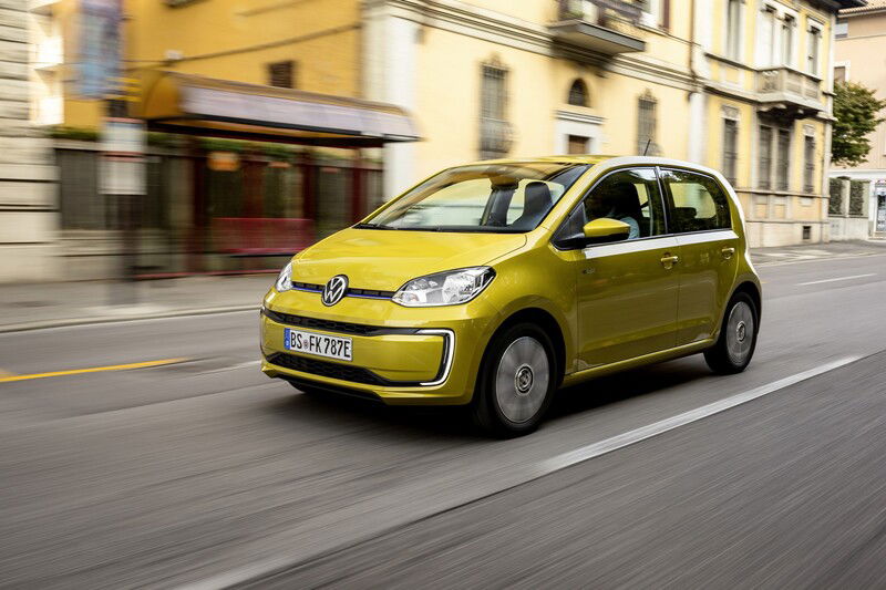 Alla guida della Volkswagen e-up! 2020