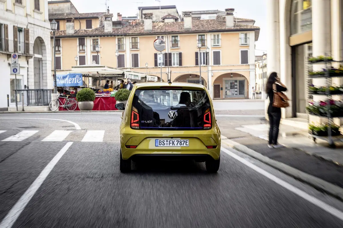 Nuova Volkswagen e-up!: la city car elettrica che stupisce [Video] (18)