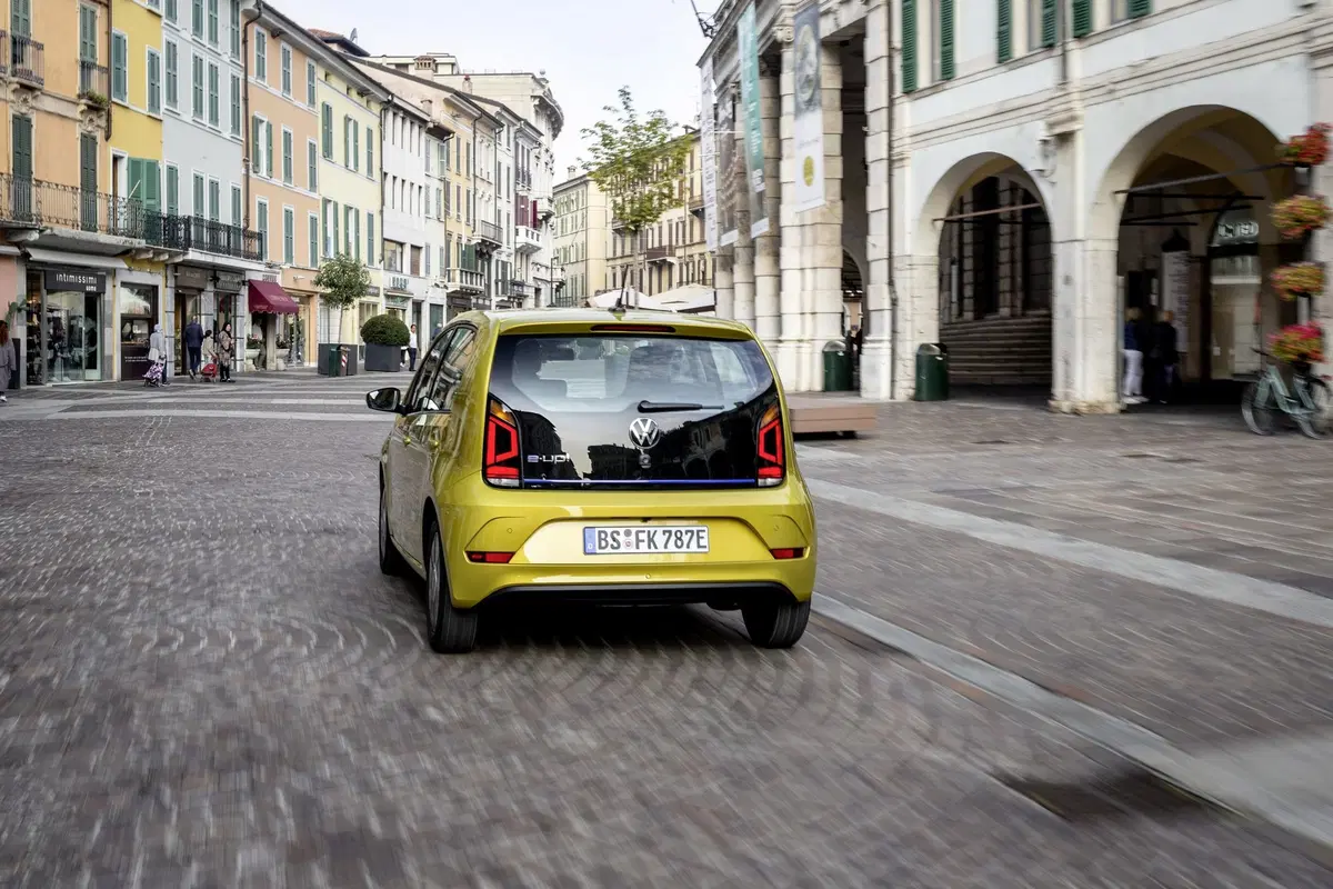 Nuova Volkswagen e-up!: la city car elettrica che stupisce [Video] (15)