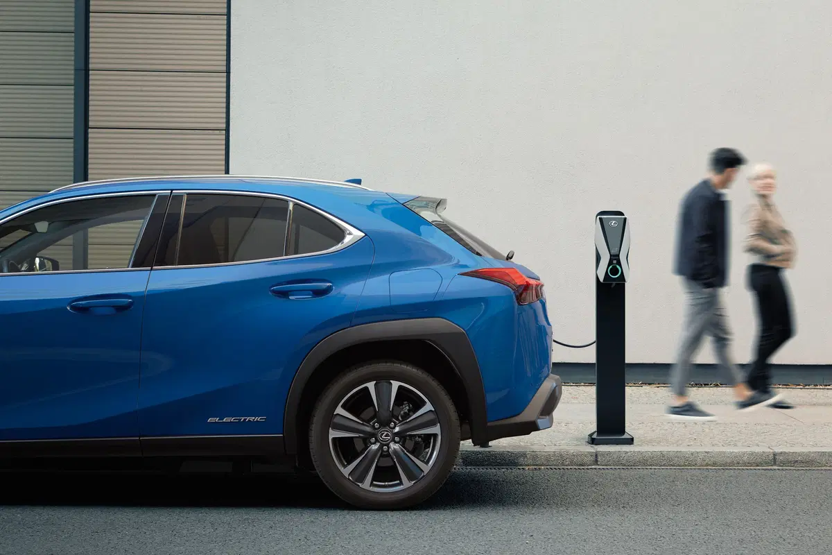 Lexus UX 300e, la prima elettrica del brand arriva in Europa nel 2020 (7)