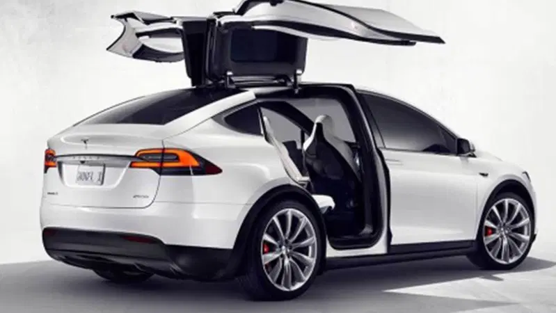Tesla Model X: i prezzi per l'Italia