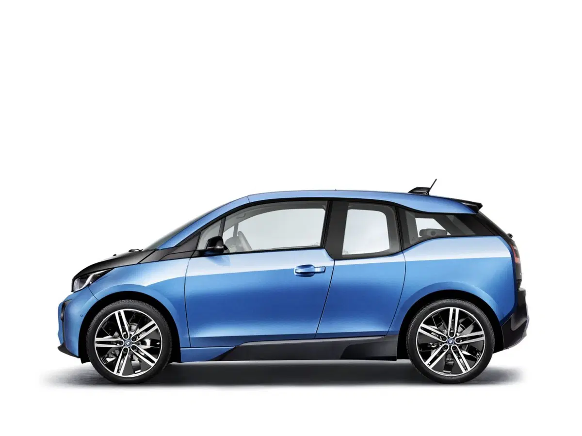BMW i3 94 Ah: l'autonomia sale a 300 km (6)