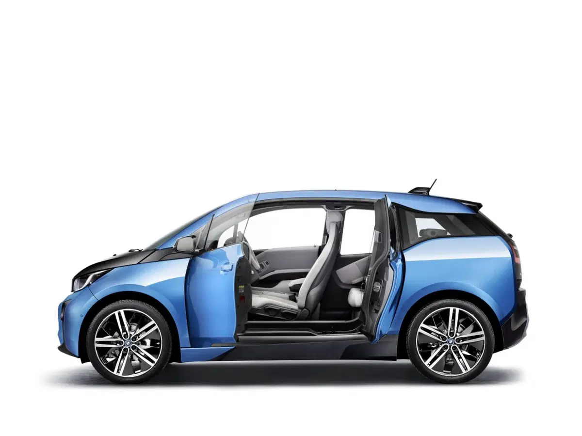 BMW i3 94 Ah: l'autonomia sale a 300 km (7)