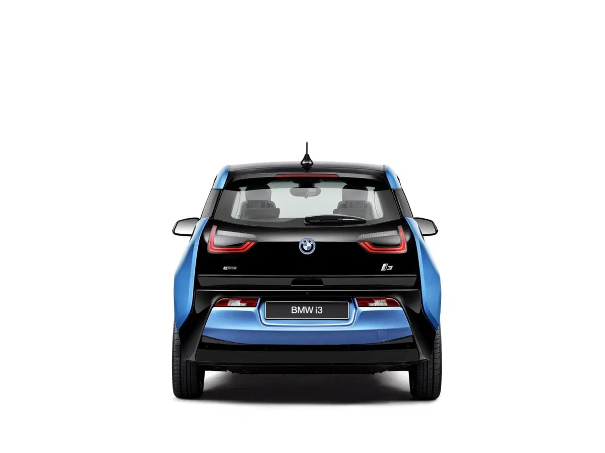 BMW i3 94 Ah: l'autonomia sale a 300 km (3)