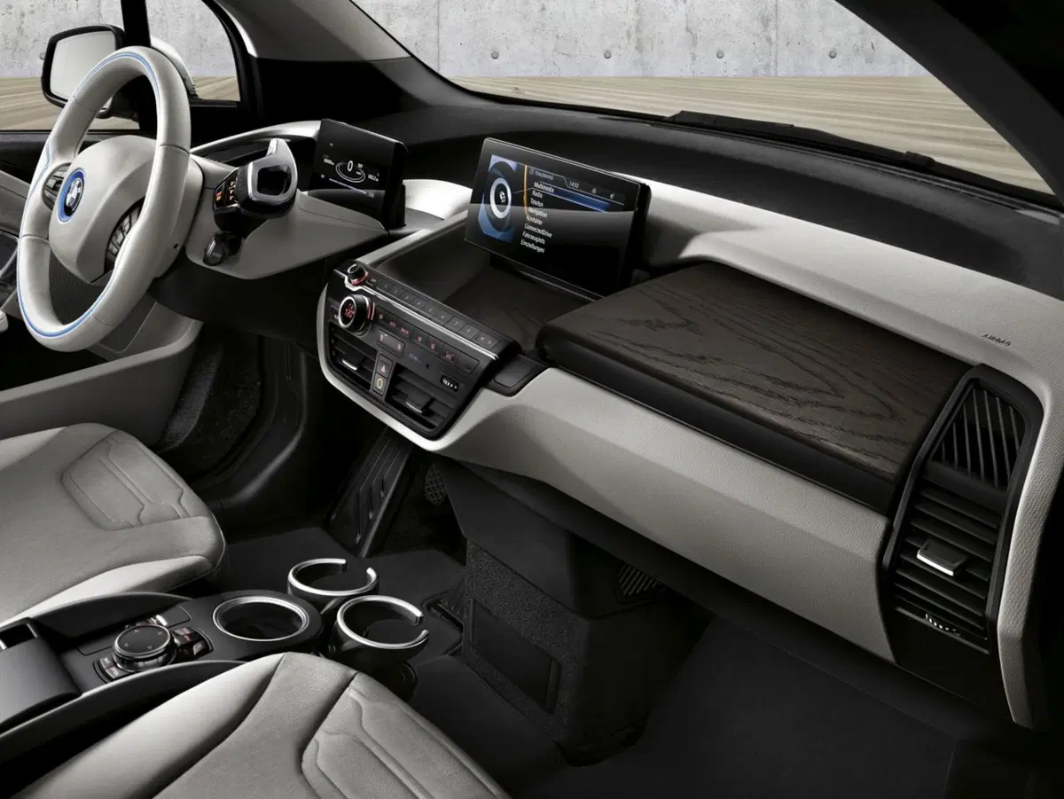 BMW i3 94 Ah: l'autonomia sale a 300 km (9)