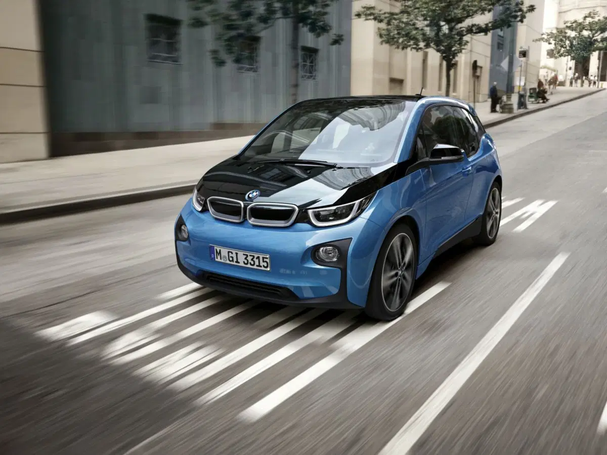 BMW i3 94 Ah: l'autonomia sale a 300 km