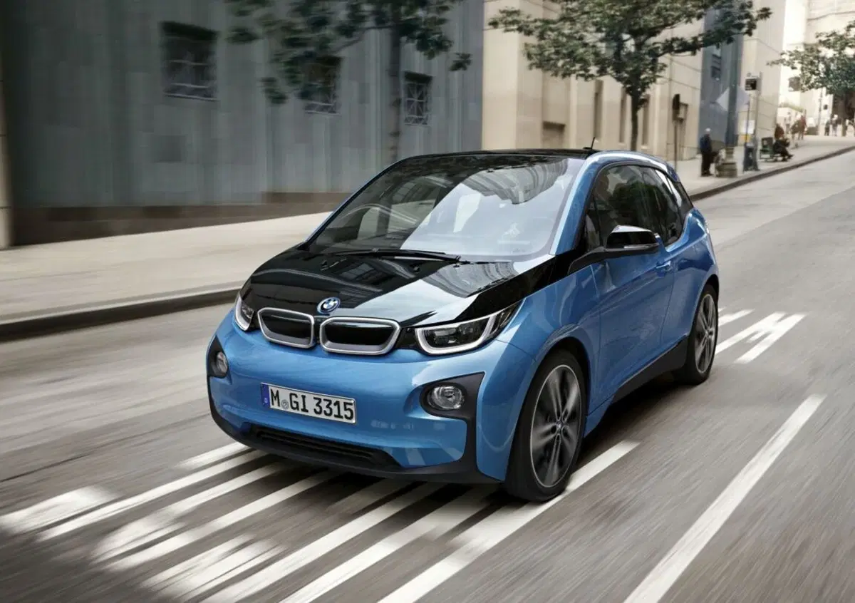BMW i3 94 Ah: l'autonomia sale a 300 km