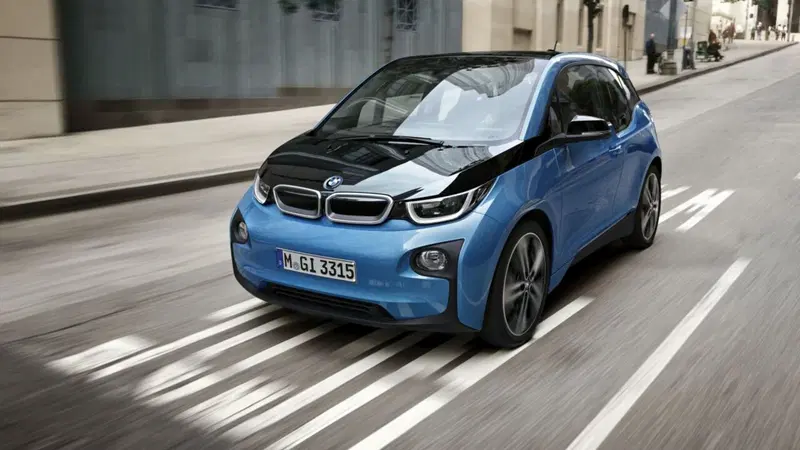 BMW i3 94 Ah: l'autonomia sale a 300 km