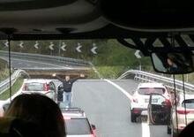 Crollo viadotto autostrada A6: automobilisti fermati a pochi metri dal baratro. La testimonianza