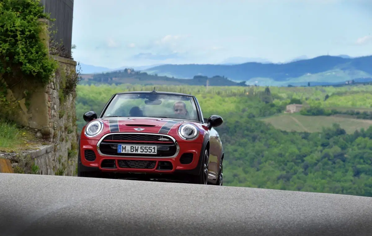 Nuova Mini John Cooper Works Cabrio: 231 CV da godersi all'aperto (2)