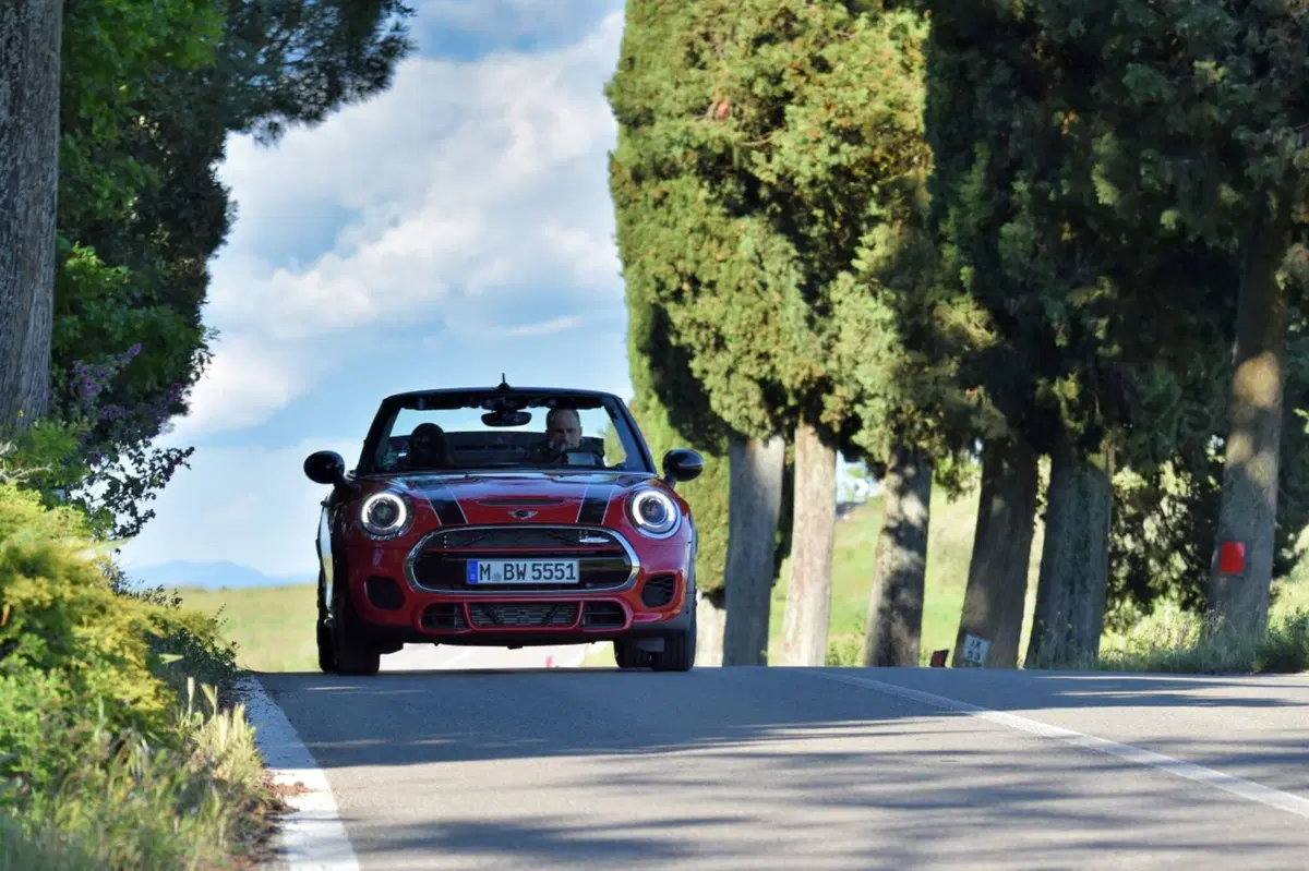 Nuova Mini John Cooper Works Cabrio: 231 CV da godersi all'aperto