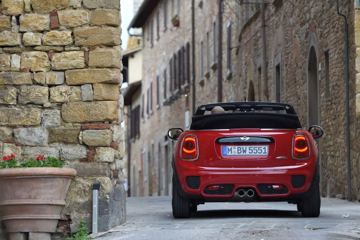 Nuova Mini John Cooper Works Cabrio: 231 CV da godersi all'aperto (3)