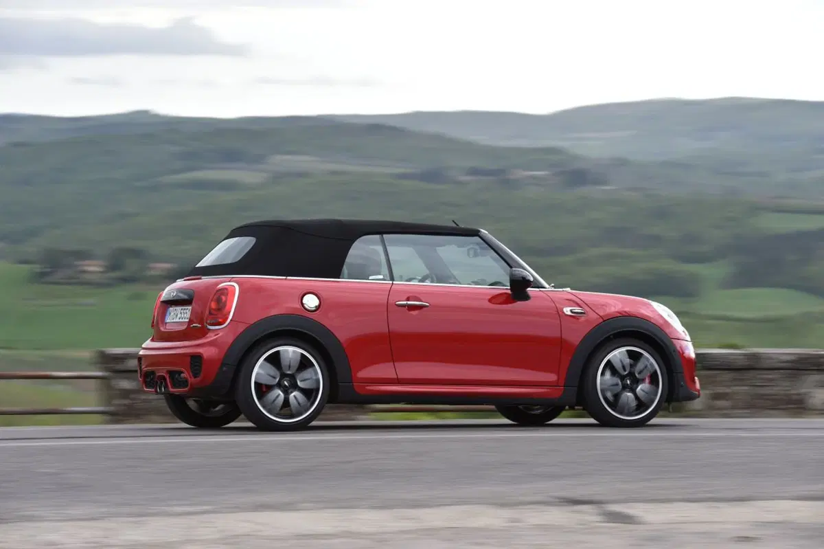 Nuova Mini John Cooper Works Cabrio: 231 CV da godersi all'aperto (4)