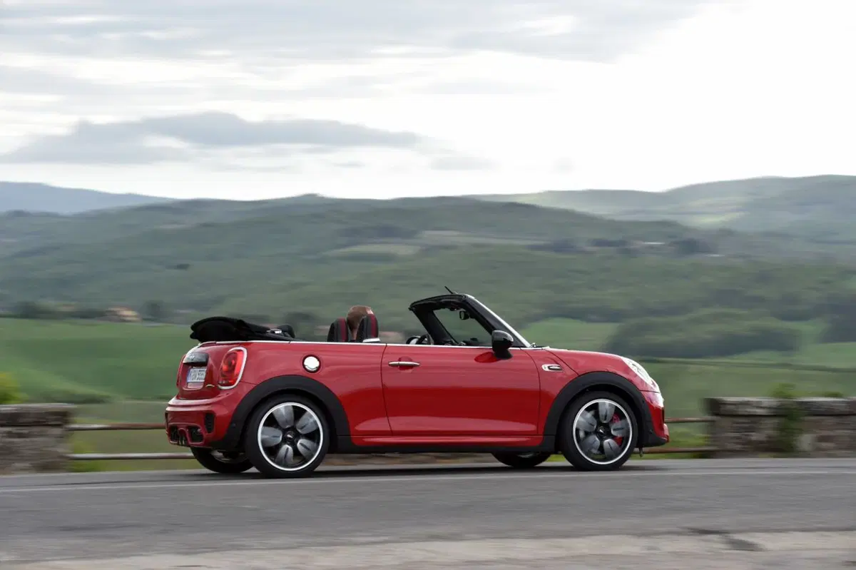 Nuova Mini John Cooper Works Cabrio: 231 CV da godersi all'aperto (6)