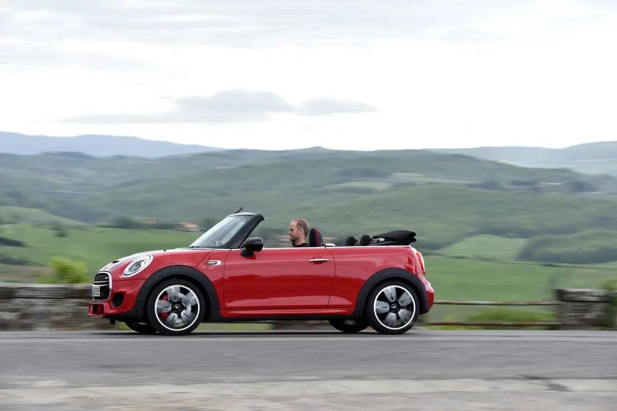 Nuova Mini John Cooper Works Cabrio: 231 CV da godersi all'aperto (7)
