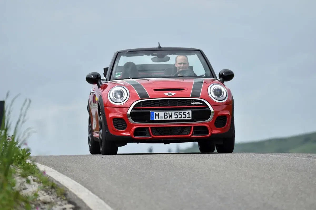 Nuova Mini John Cooper Works Cabrio: 231 CV da godersi all'aperto (11)