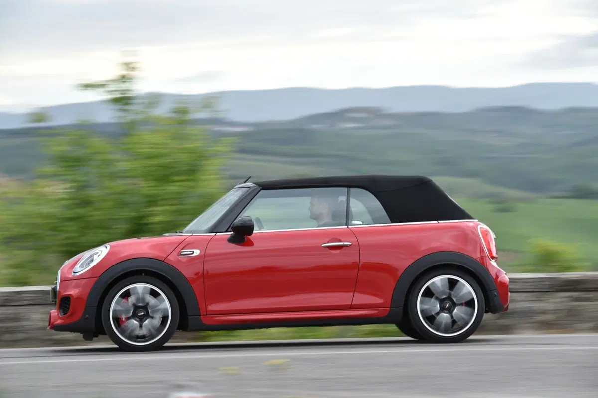 Nuova Mini John Cooper Works Cabrio: 231 CV da godersi all'aperto (9)