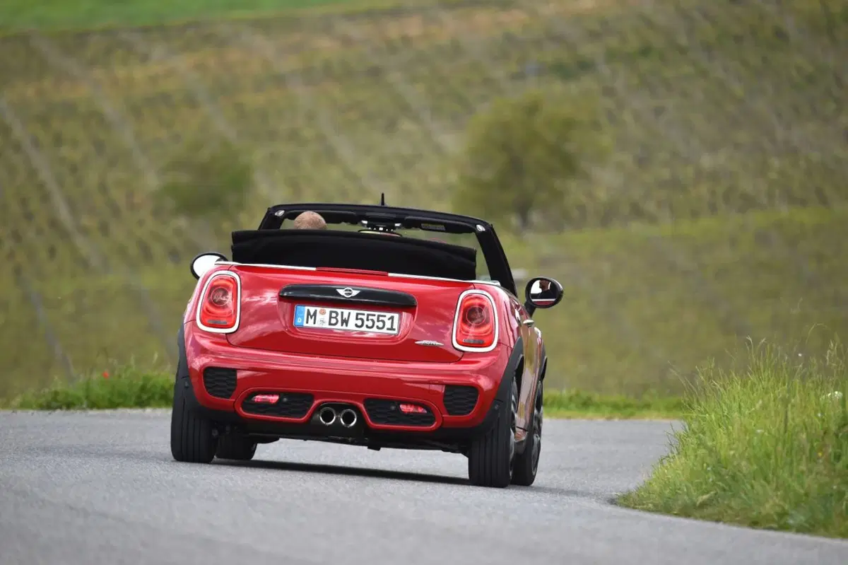 Nuova Mini John Cooper Works Cabrio: 231 CV da godersi all'aperto (16)