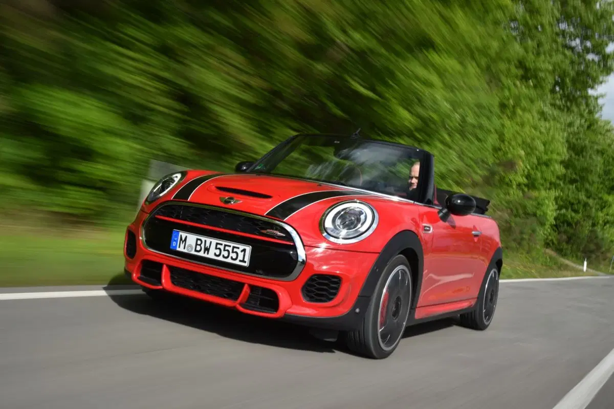 Nuova Mini John Cooper Works Cabrio: 231 CV da godersi all'aperto (20)
