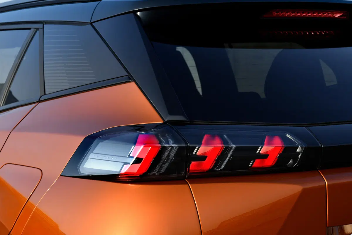 Peugeot 2008 1.2 puretech Active s&s 100cv (36)