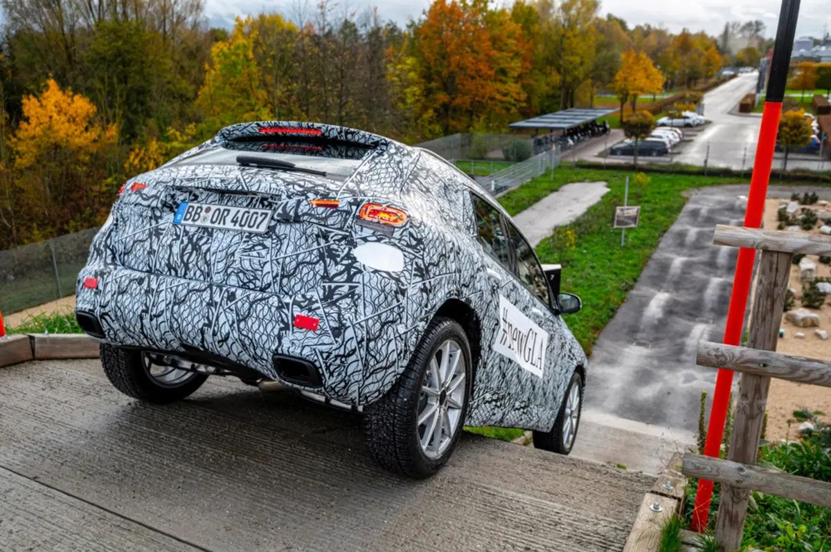 Nuova Mercedes GLA: la vedremo l'11 dicembre in diretta video (2)