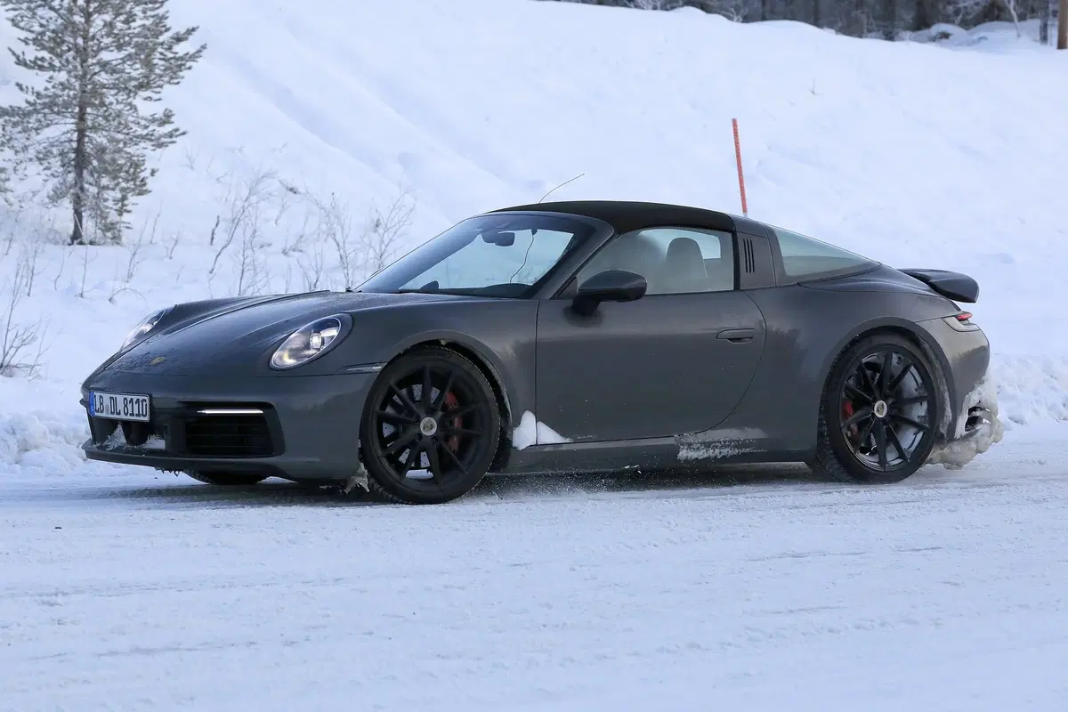 Porsche 911 Targa: ecco la 992 [Foto spia] (2)