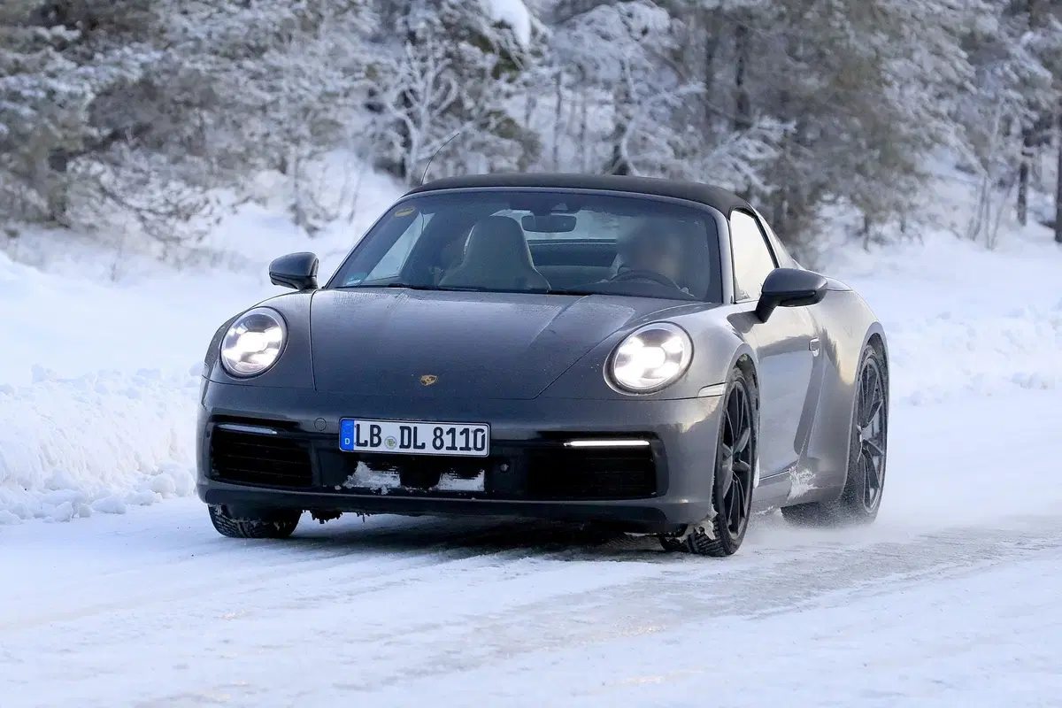 Porsche 911 Targa: ecco la 992 [Foto spia] (4)