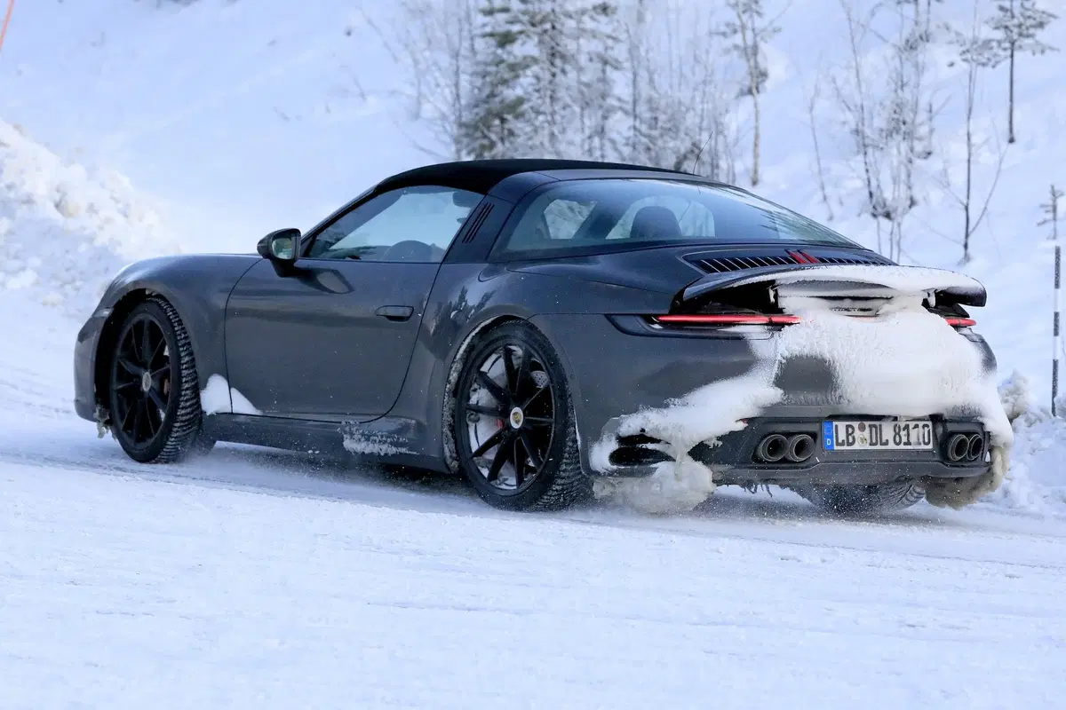 Porsche 911 Targa: ecco la 992 [Foto spia] (6)