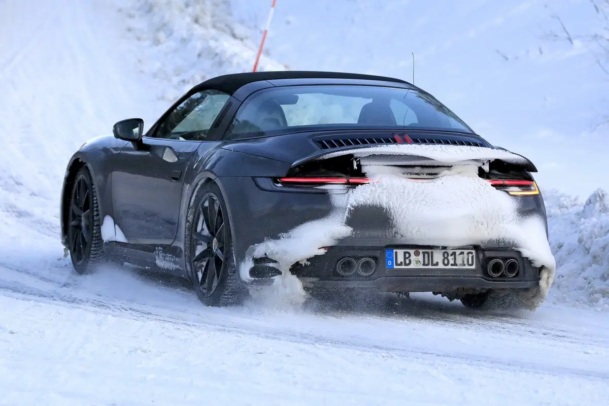 Porsche 911 Targa: ecco la 992 [Foto spia] (3)
