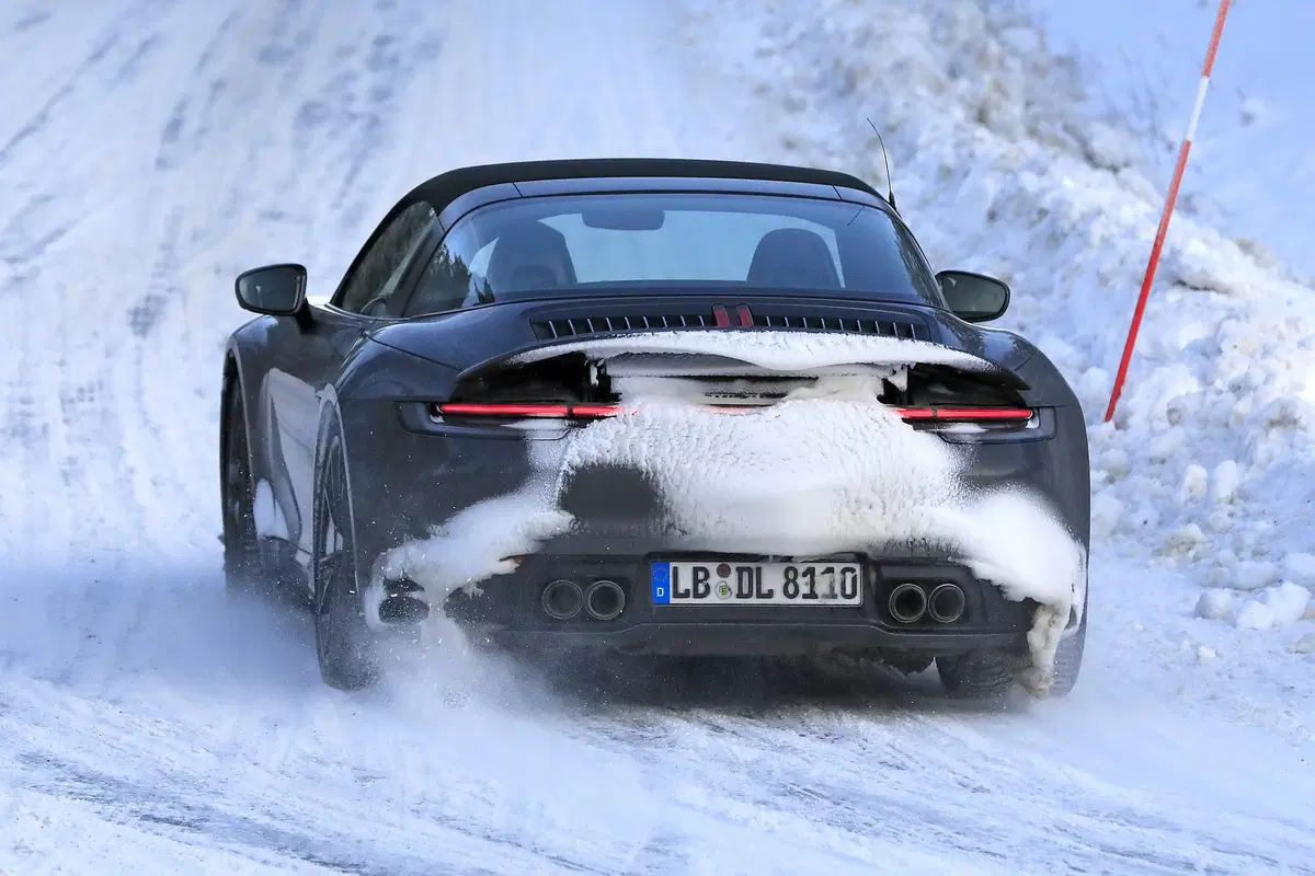 Porsche 911 Targa: ecco la 992 [Foto spia] (12)