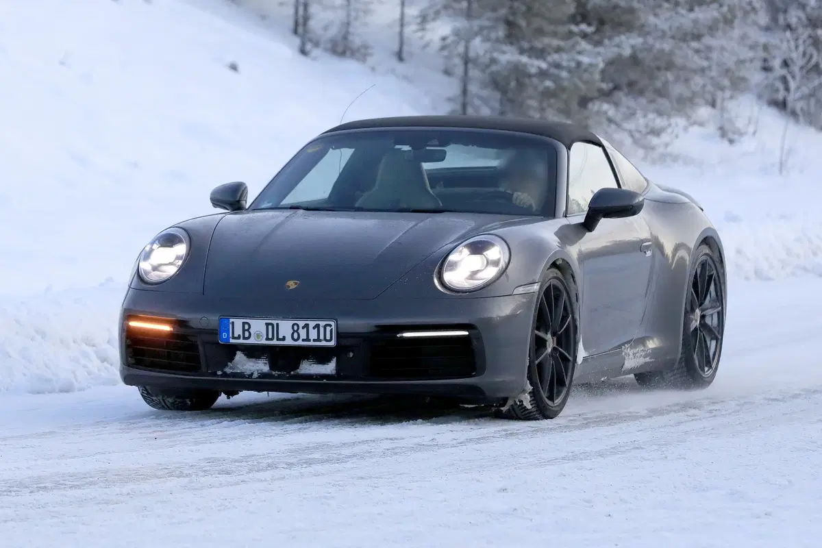 Porsche 911 Targa: ecco la 992 [Foto spia] (11)
