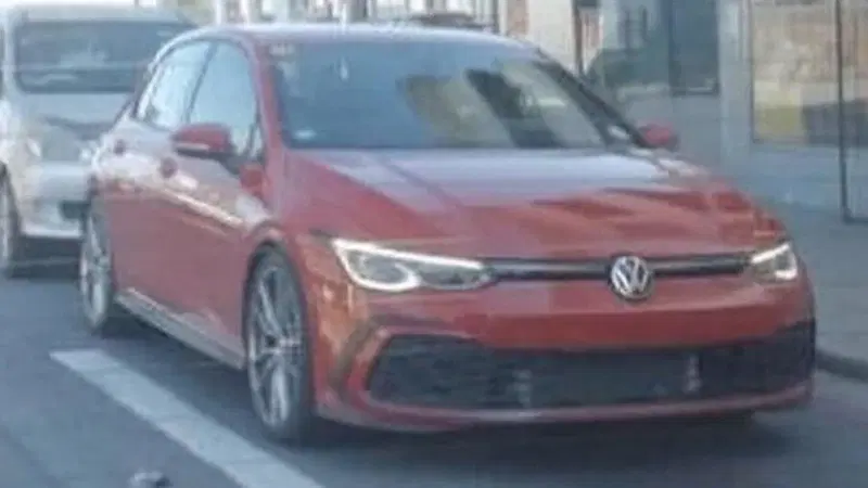 Volkswagen Golf 8 GTI: (quasi) senza veli [Foto spia]