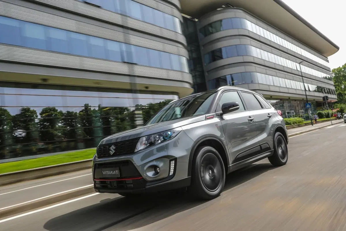 Suzuki Vitara Katana, tributo al mito degli anni ‘80 (7)