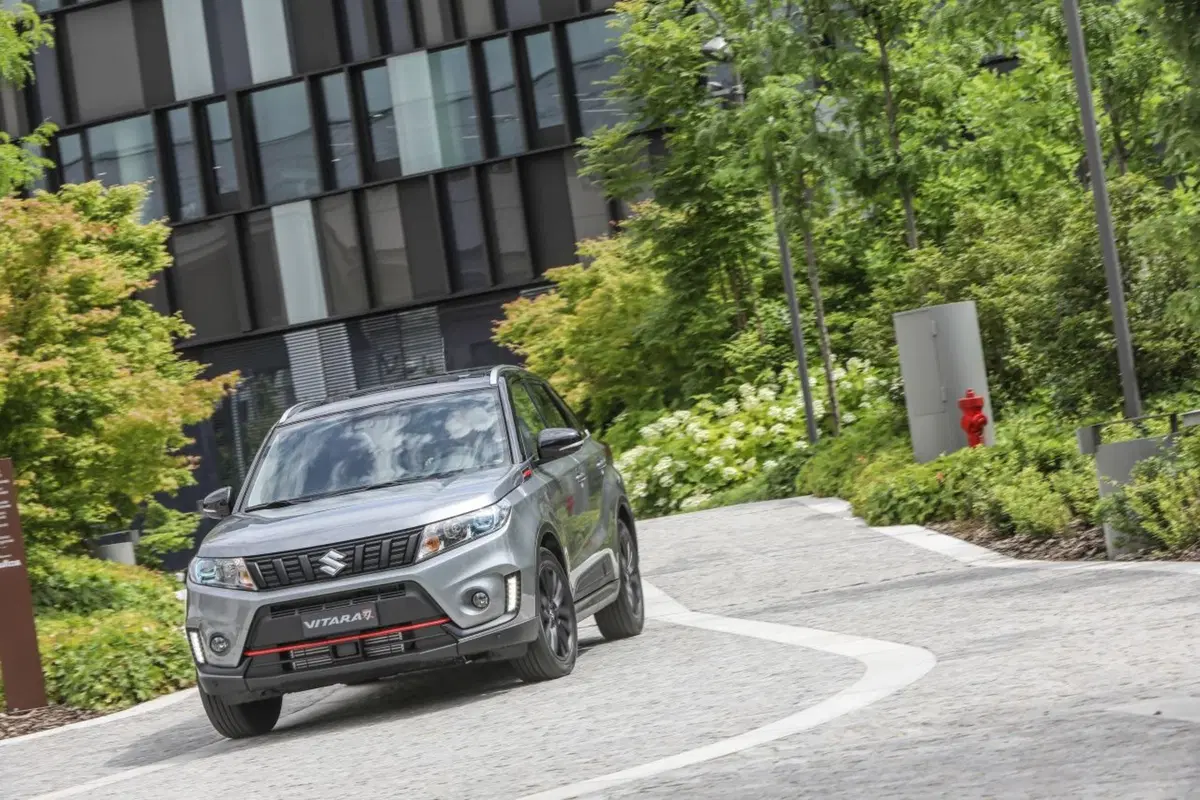 Suzuki Vitara Katana, tributo al mito degli anni ‘80 (13)