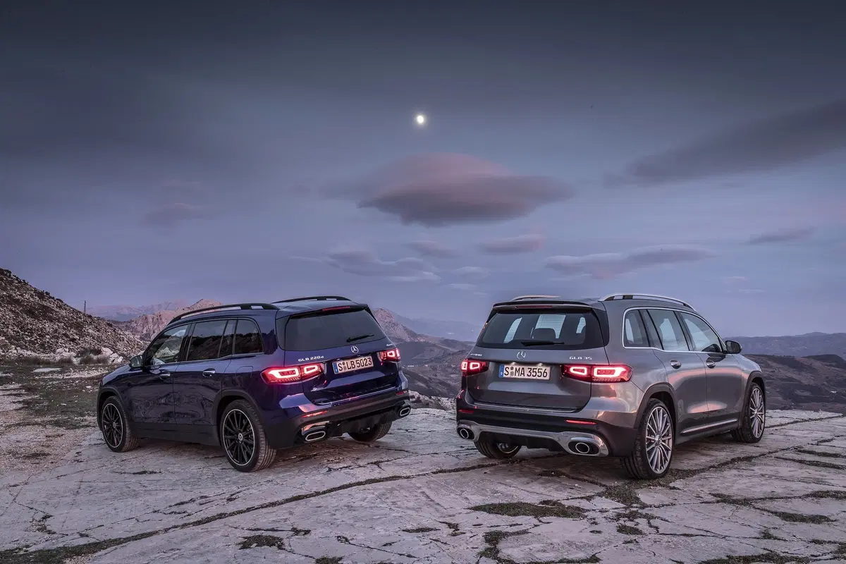 Mercedes GLB 35 AMG: 306 CV per la "boxy SUV" a sette posti [Video] (8)