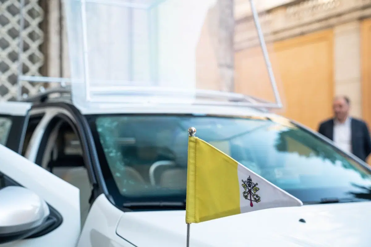 Una Dacia Duster per Papa Francesco (5)
